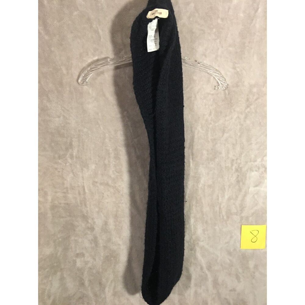 HOLLISTER CHUNKY CABLE KNIT SCARF